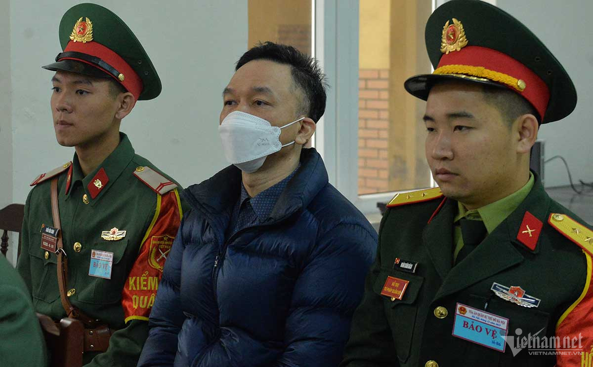 Phan Quốc Việt cùng nhiều bị cáo hầu tòa vụ Việt Á